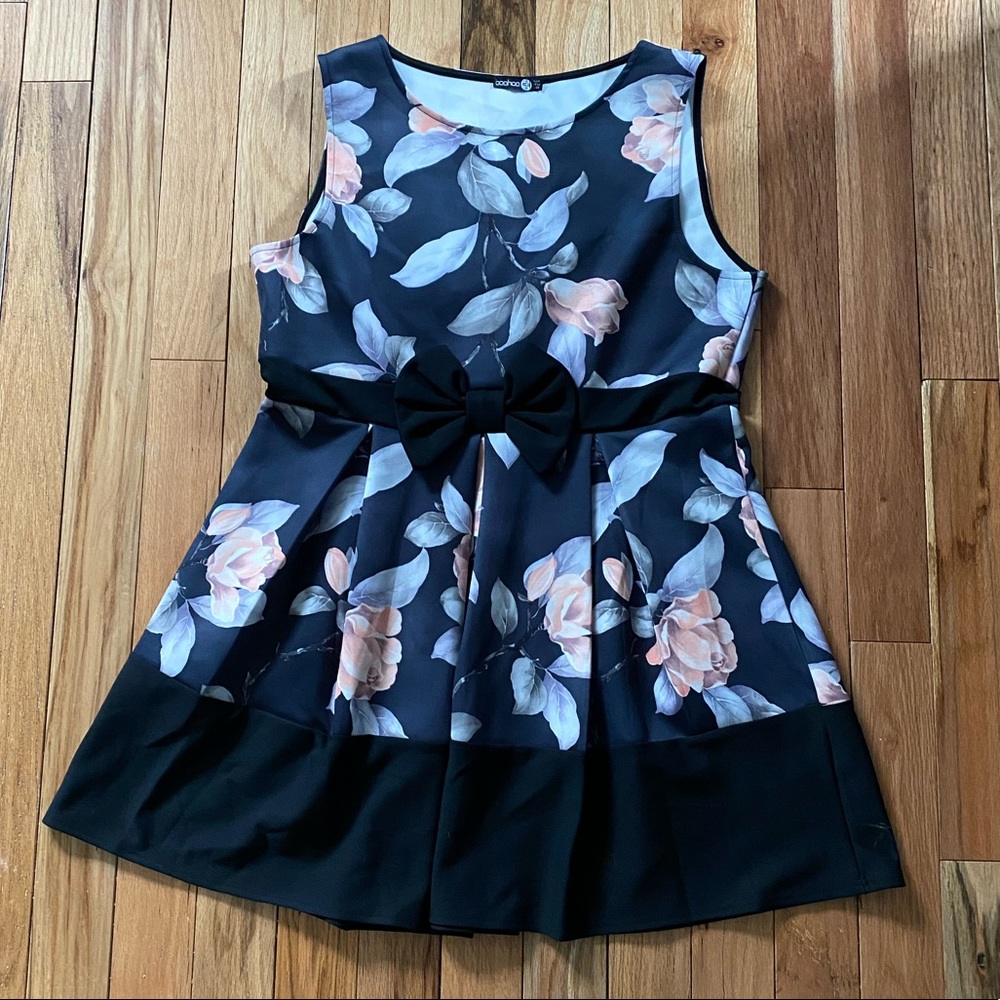 NWOT Boohoo Plus Floral Dress with Bow in US 20